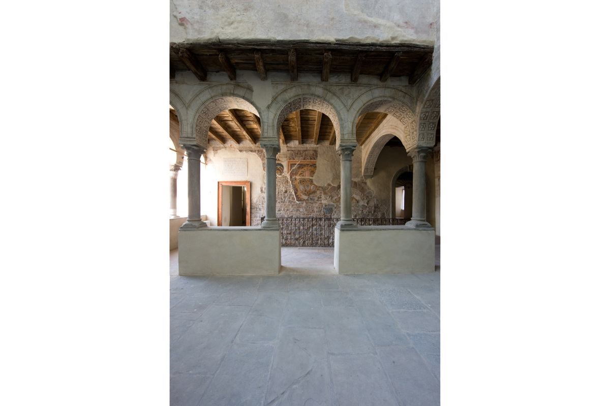 Comm.: città di Bergamo - Restauro del Palazzo del Podestà i fini museali - archh. Tosi, Baretti, Boldorini e Gonella - Patio coperto (Foto P.Stroppa)