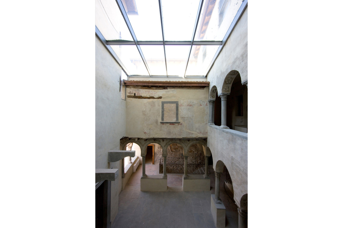 Comm.: città di Bergamo - Restauro del Palazzo del Podestà i fini museali - archh. Tosi, Baretti, Boldorini e Gonella - Patio coperto(Foto P.Stroppa)