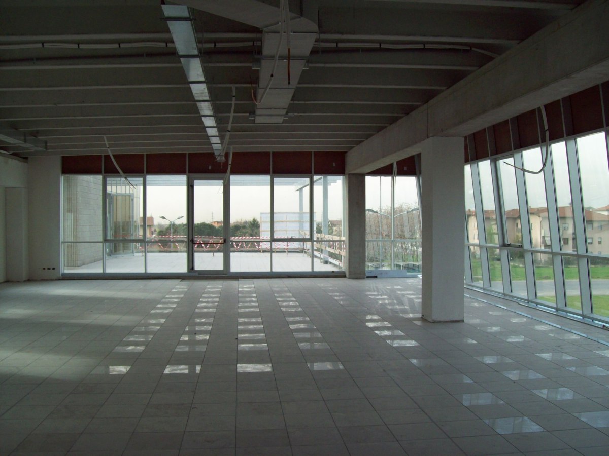 Ciserano - Committenza privata - Edificio terziario-commerciale - Uffici al primo piano